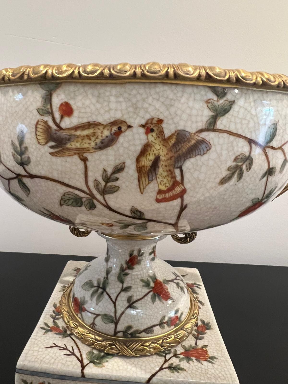 Ornate Porcelain Pedestal Bowl with Parrots & Birds – Gilded Decorative Centrepiece