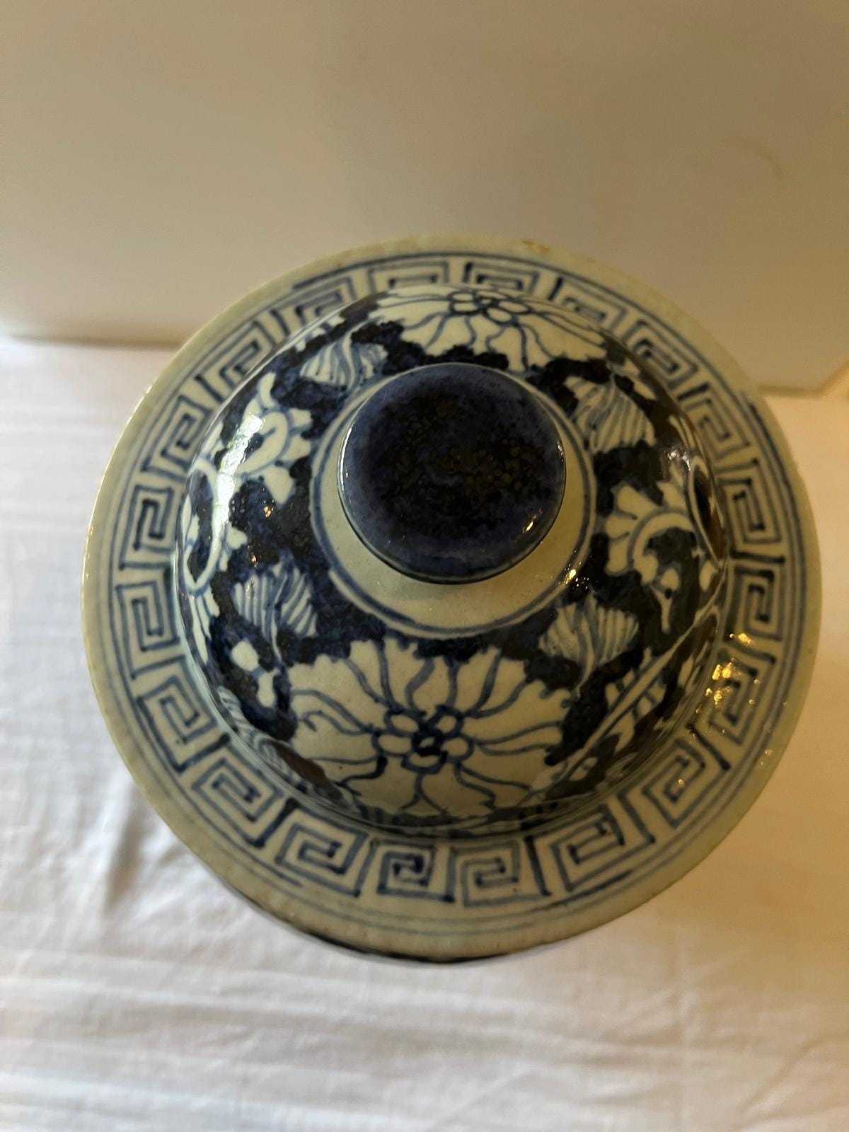Elegant Blue & White Chinese Porcelain Ginger Jar – Floral Motif, Lidded Ceramic Vase