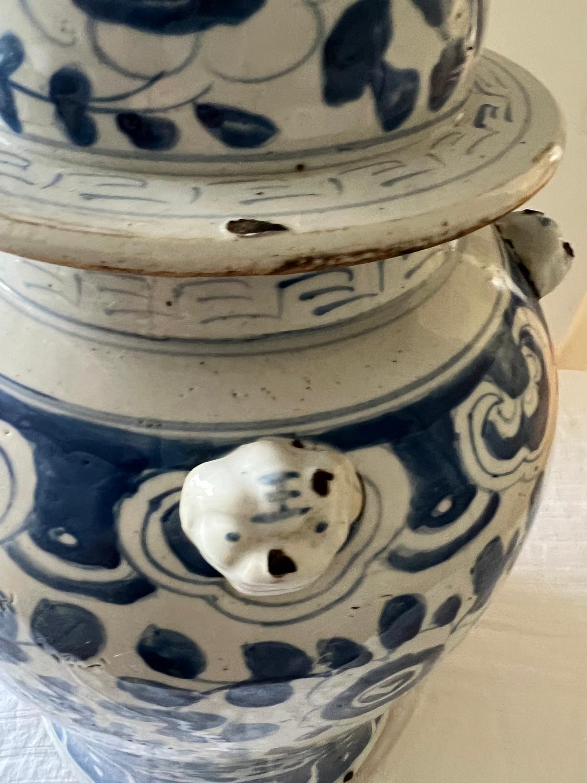 Vintage Chinese Blue and White Ginger Jar – Floral & Geometric Porcelain with Sculpted Lid Knob