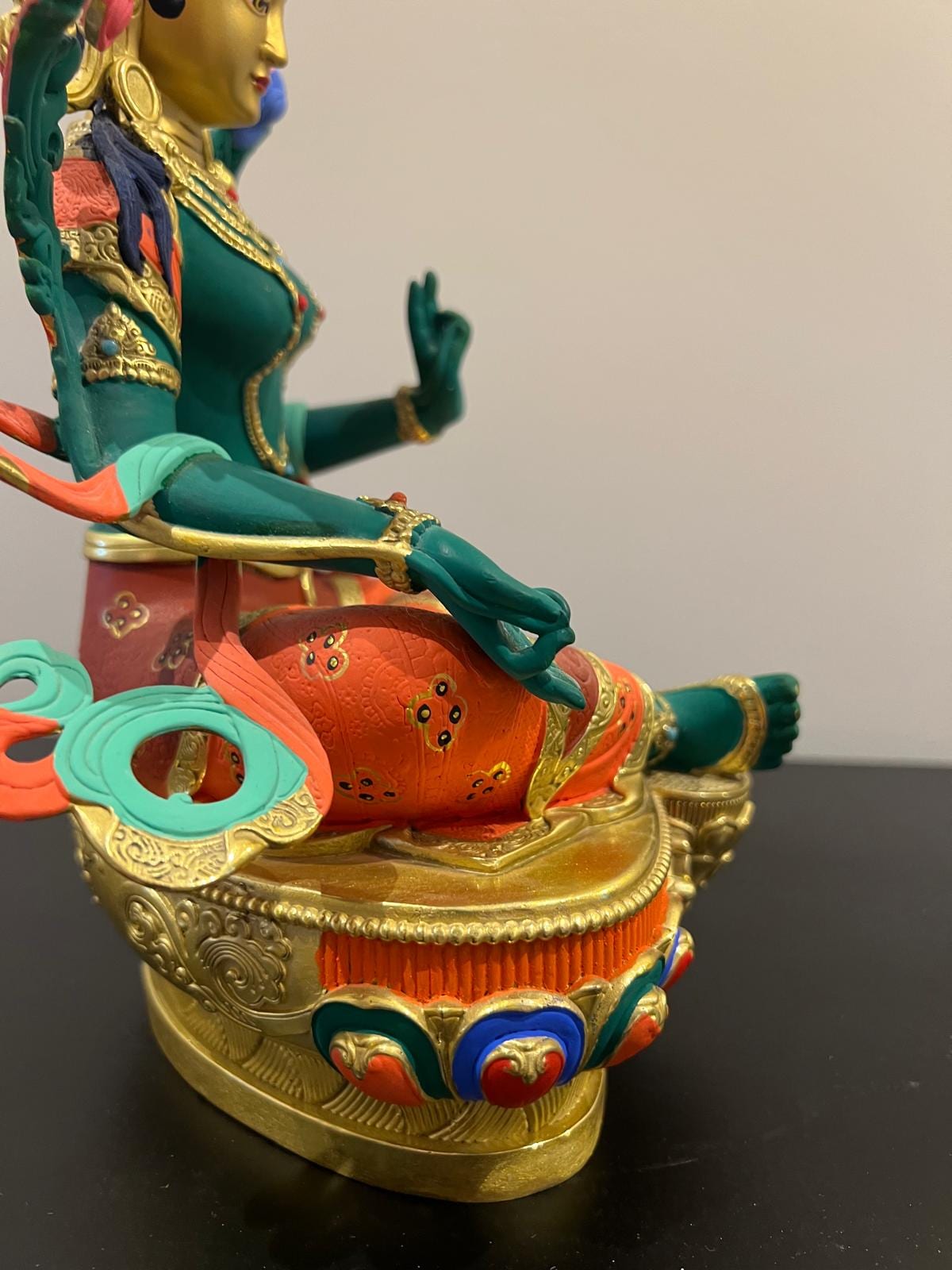 Green Tara Buddhist Deity Statue – Hand‑Painted Resin Meditation Figure