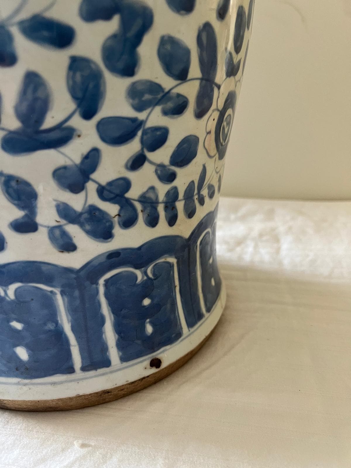 Vintage Chinese Blue and White Ginger Jar – Floral & Geometric Porcelain with Sculpted Lid Knob
