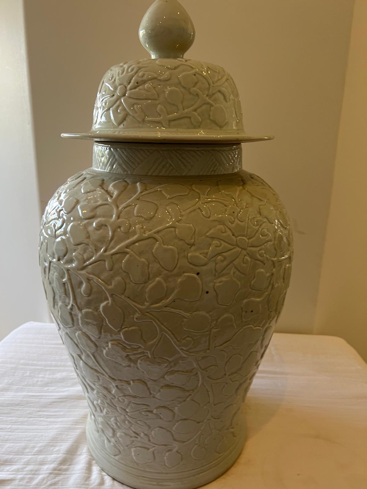 Embossed White Ceramic Ginger Jar – Elegant Floral Motif with Lid