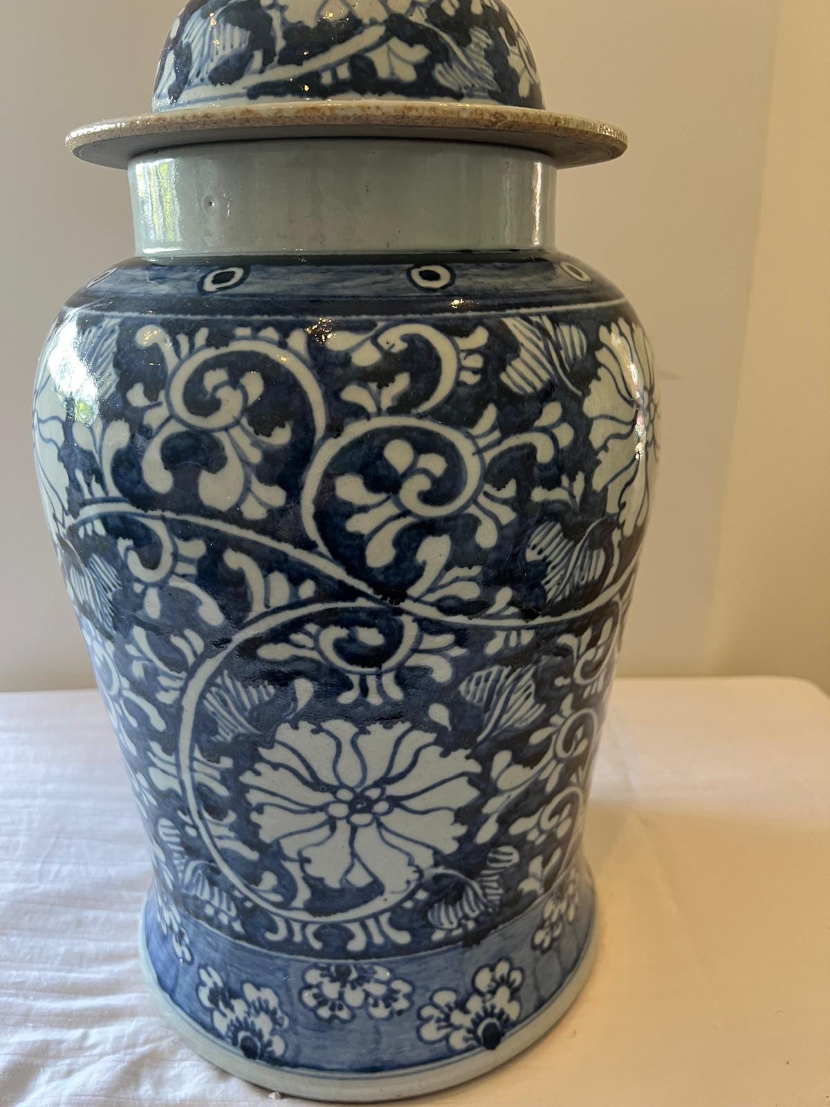 Elegant Blue & White Chinese Porcelain Ginger Jar – Floral Motif, Lidded Ceramic Vase