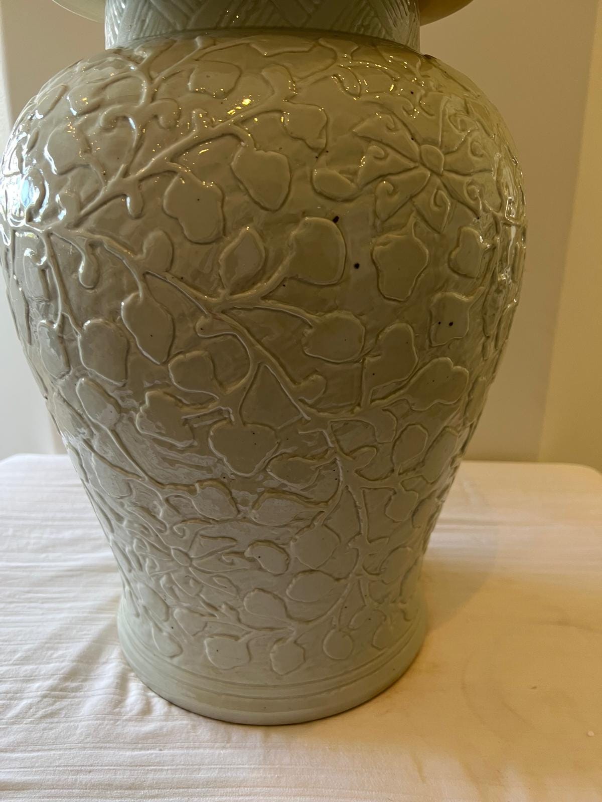 Embossed White Ceramic Ginger Jar – Elegant Floral Motif with Lid