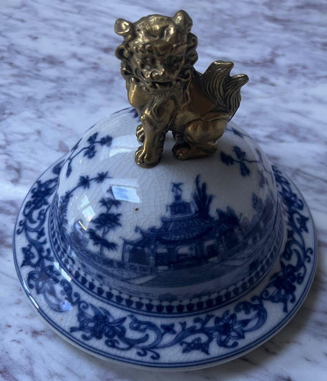 Blue and White Ginger Jar: Bronze Foo Dog Lid, Parrot Motif