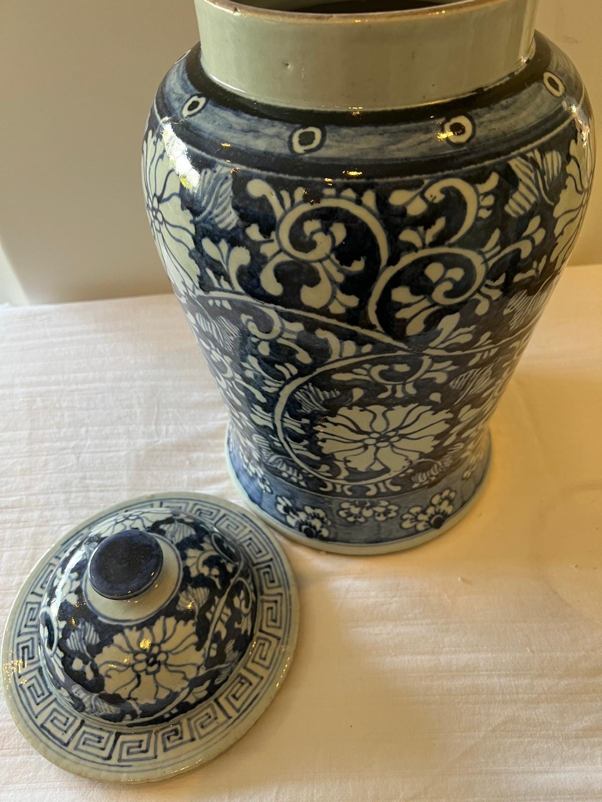 Elegant Blue & White Chinese Porcelain Ginger Jar – Floral Motif, Lidded Ceramic Vase