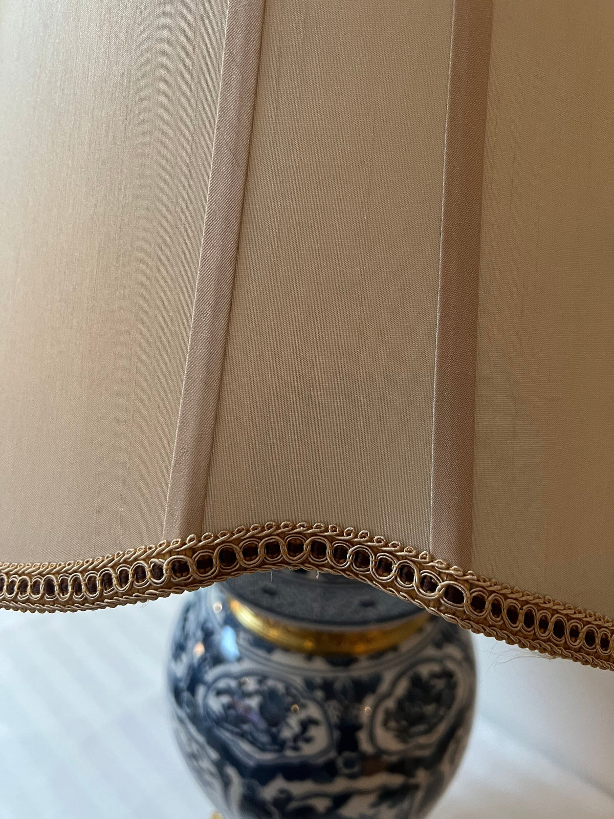 Blue and White Porcelain Table Lamp with Fabric Shade – Vintage‑Style Ceramic Lamp 69cm