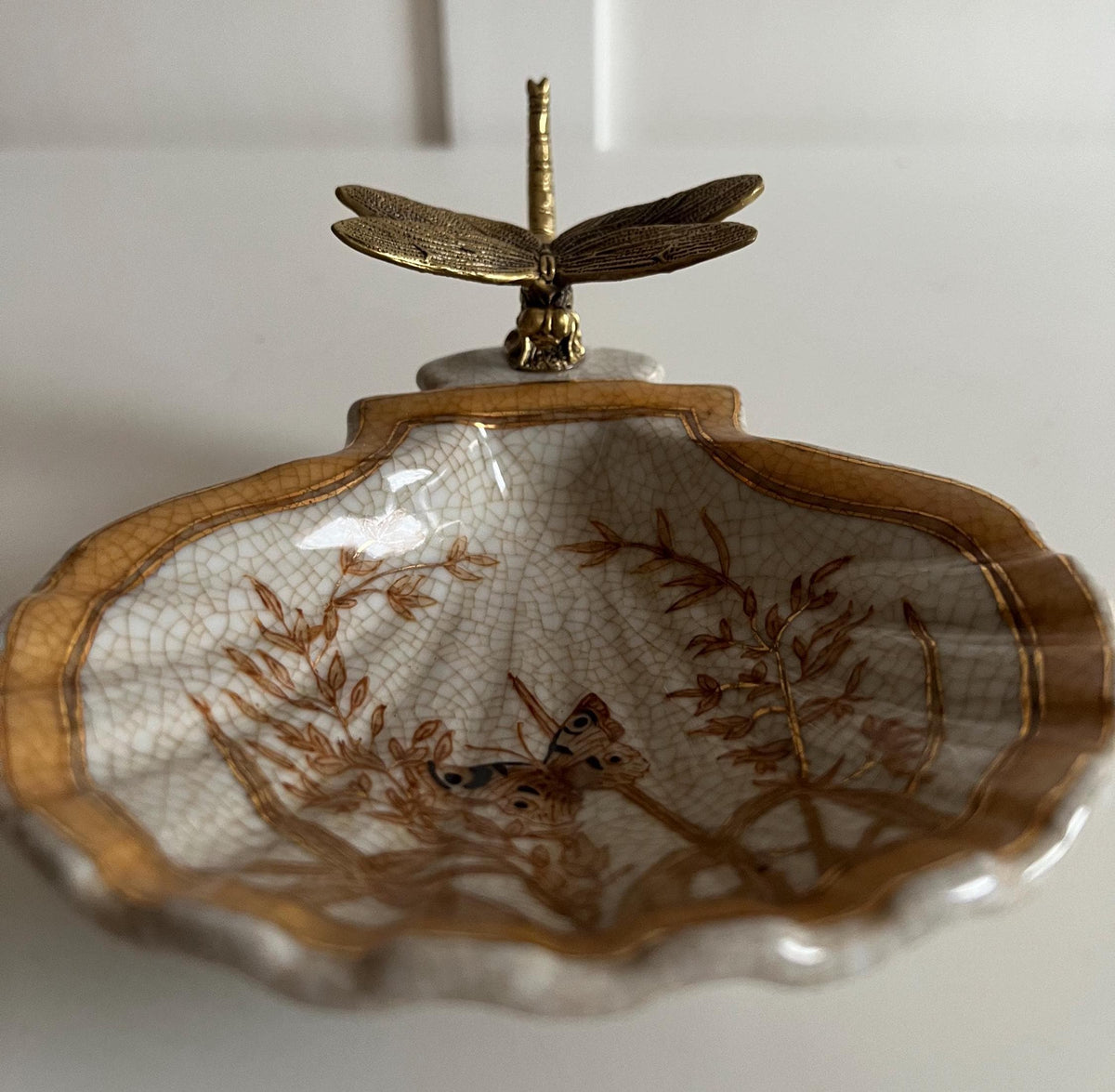 Crackle Glaze Porcelain Trinket Dish with Gilt Dragonfly Handle – Butterfly Decor