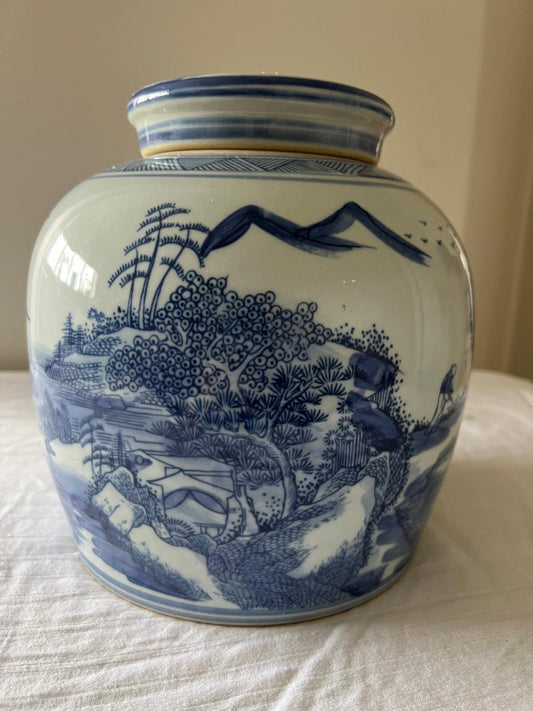 Vintage-Style Chinese Blue & White Ceramic Jar – Nature Motif – Lidded Decorative Vase
