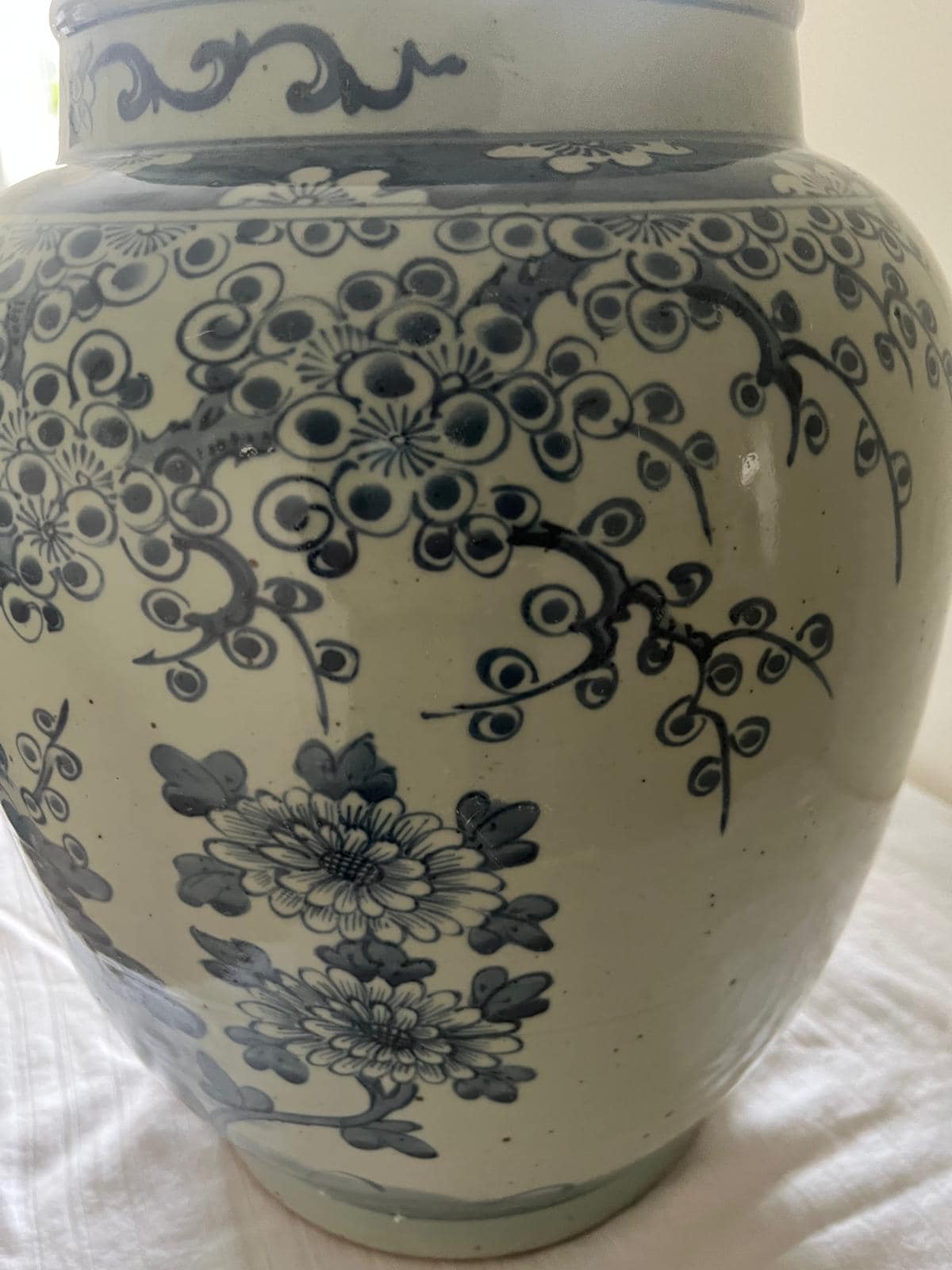 Vintage Style Blue White Porcelain Vase – Pagoda Landscape Floral Motif Ceramic Art