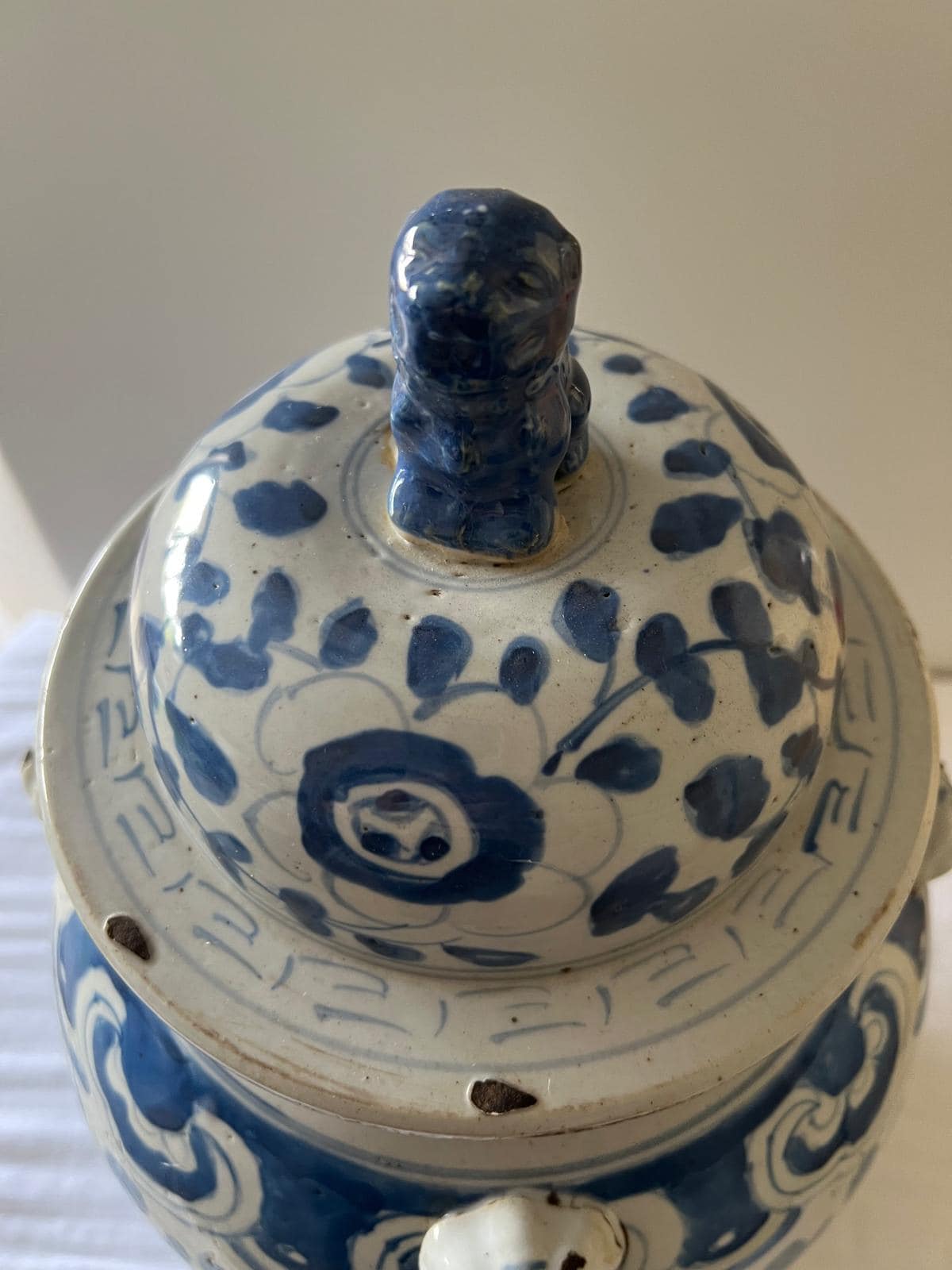 Vintage Chinese Blue and White Ginger Jar – Floral & Geometric Porcelain with Sculpted Lid Knob