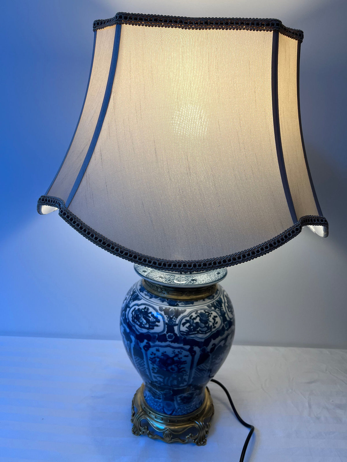 Blue and White Porcelain Table Lamp with Fabric Shade – Vintage‑Style Ceramic Lamp 69cm