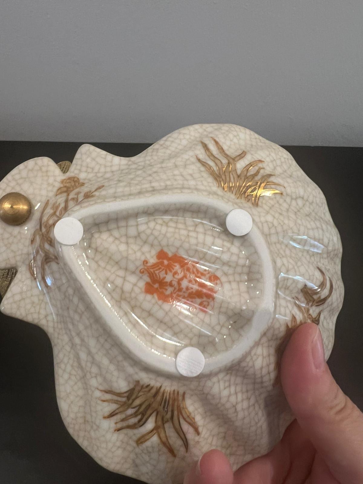 Crackle Glaze Porcelain Trinket Dish with Gilt Dragonfly Handle – Butterfly Decor
