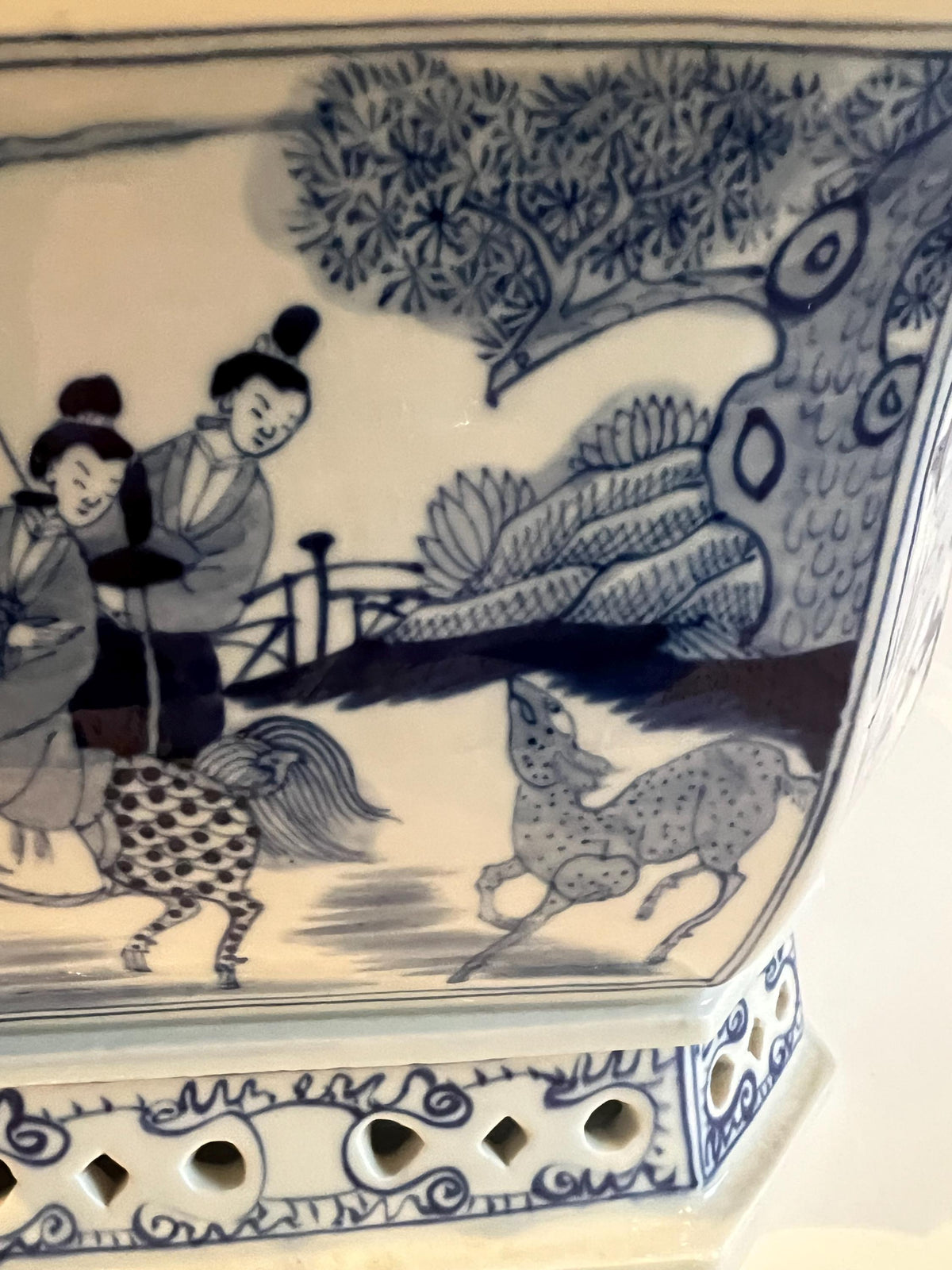 Blue & White Ceramic Planter: Glazed Chinese Garden Decor