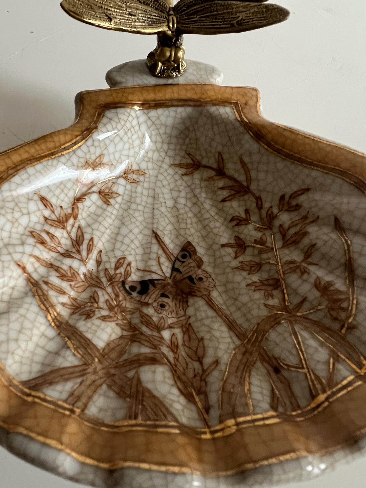 Crackle Glaze Porcelain Trinket Dish with Gilt Dragonfly Handle – Butterfly Decor