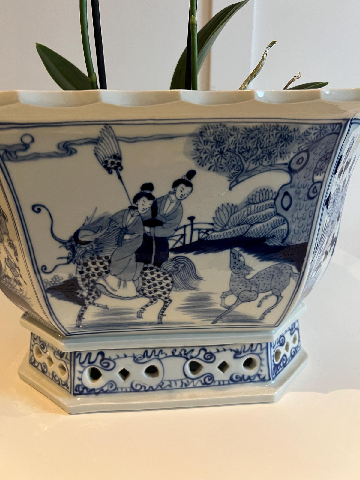 Blue & White Ceramic Planter: Glazed Chinese Garden Decor