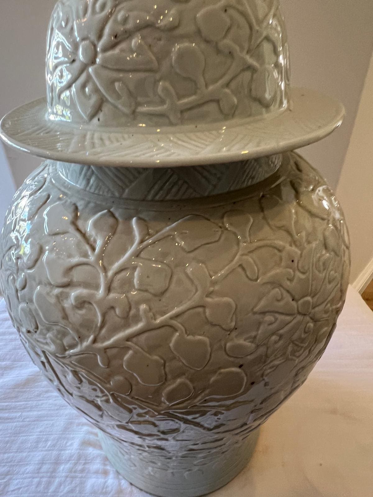 Embossed White Ceramic Ginger Jar – Elegant Floral Motif with Lid