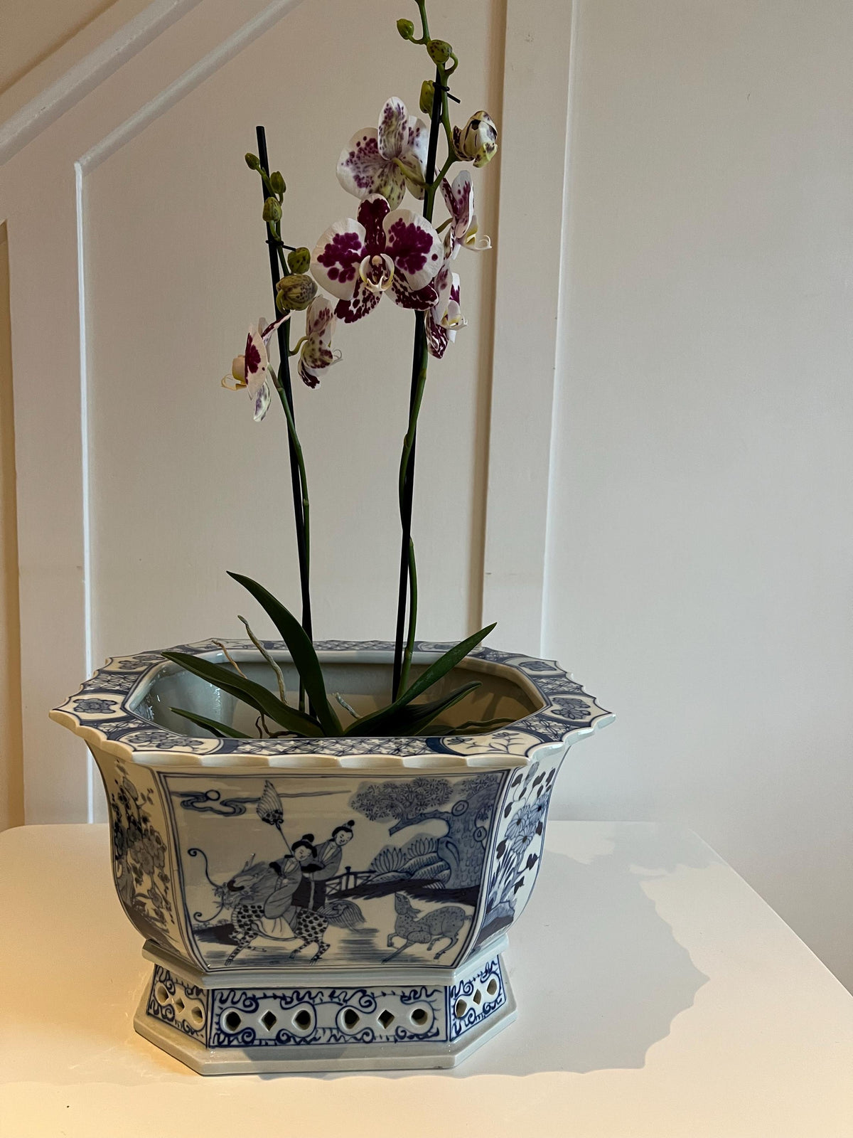 Blue & White Ceramic Planter: Glazed Chinese Garden Decor