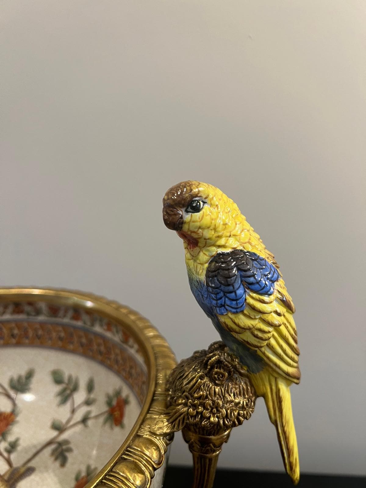 Ornate Porcelain Pedestal Bowl with Parrots & Birds – Gilded Decorative Centrepiece