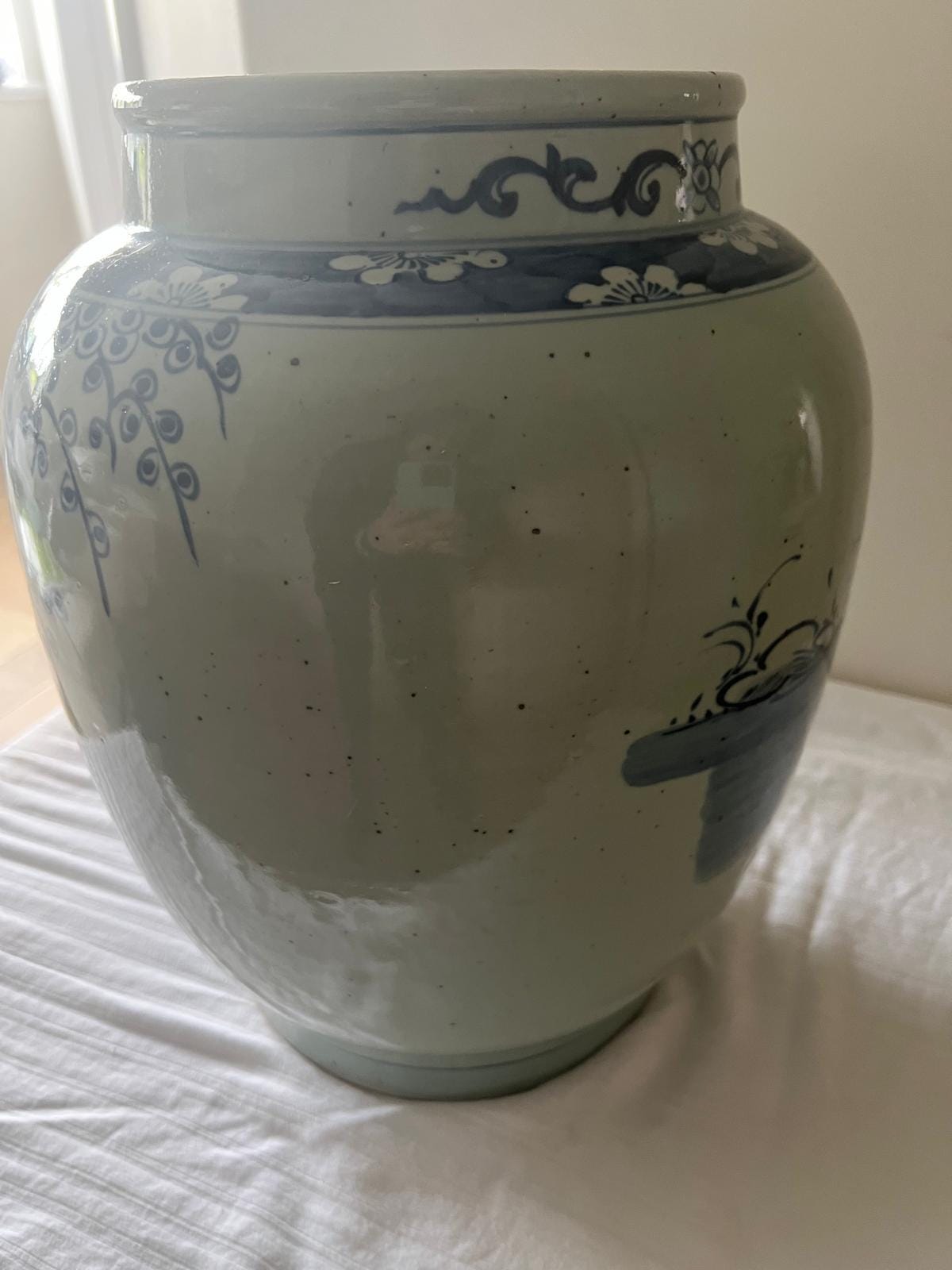 Vintage Style Blue White Porcelain Vase – Pagoda Landscape Floral Motif Ceramic Art