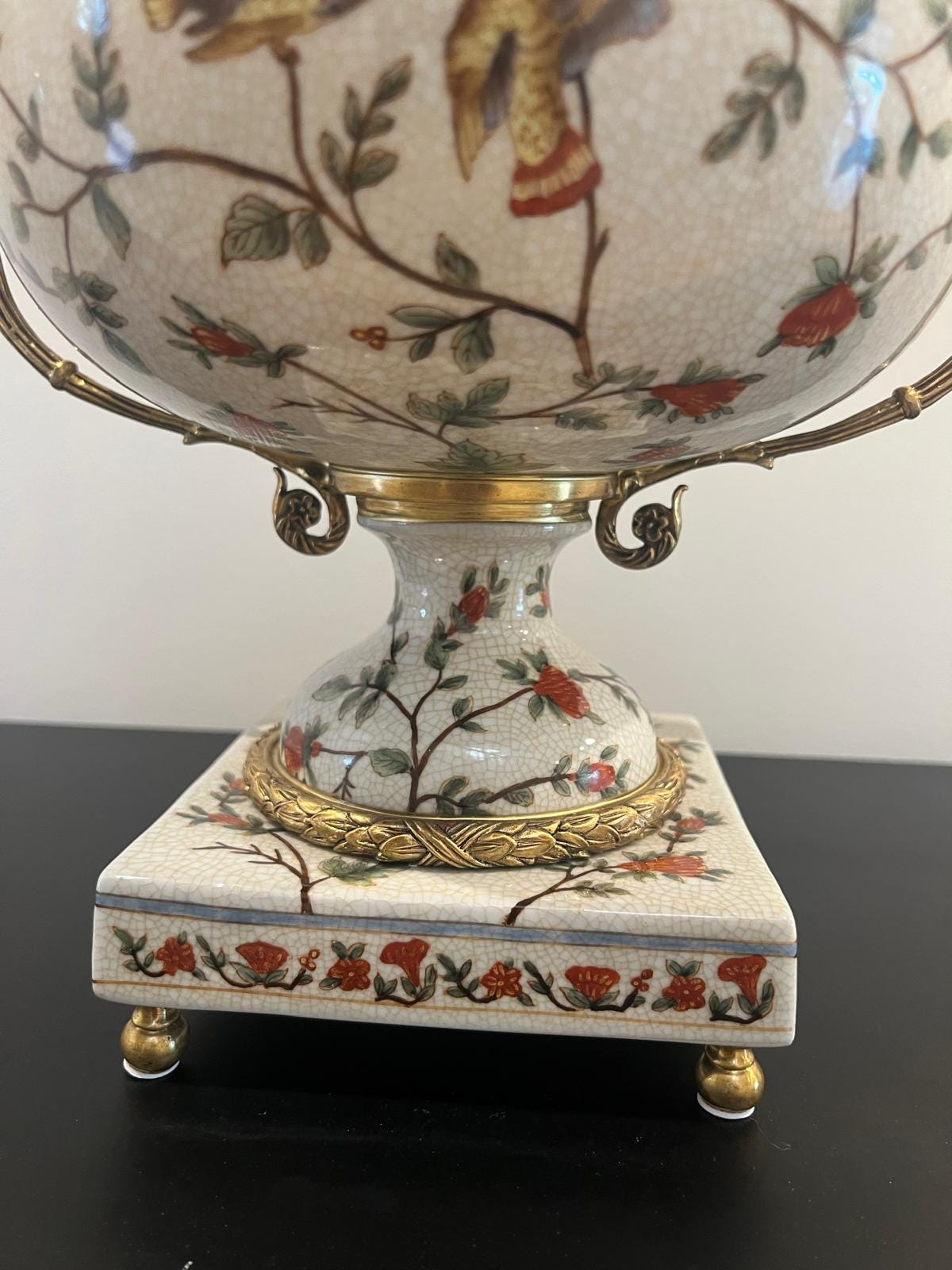 Ornate Porcelain Pedestal Bowl with Parrots & Birds – Gilded Decorative Centrepiece