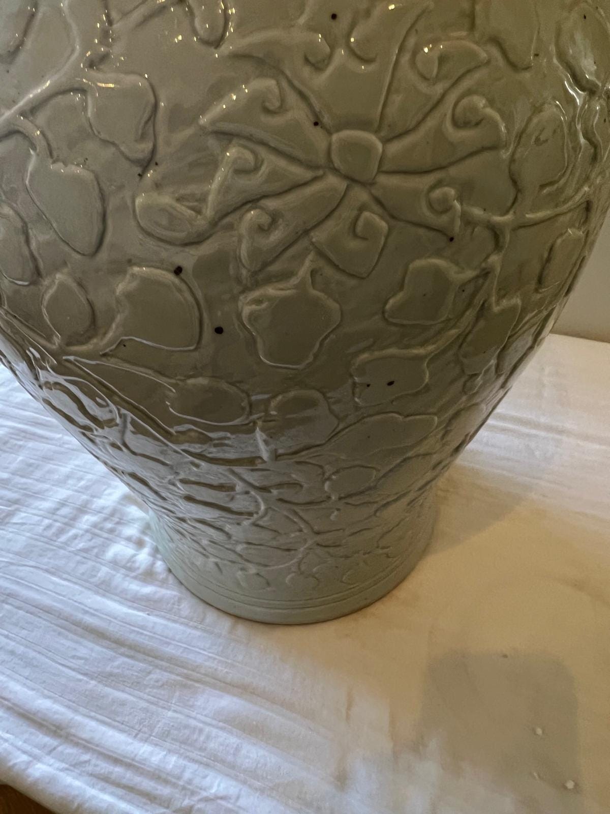 Embossed White Ceramic Ginger Jar – Elegant Floral Motif with Lid